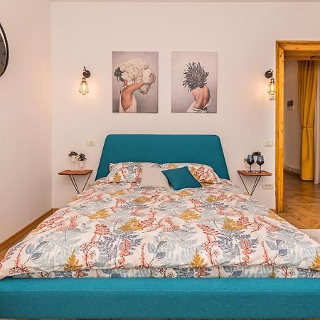 Garden Hideout - Central Apartment Braşov Esterno foto