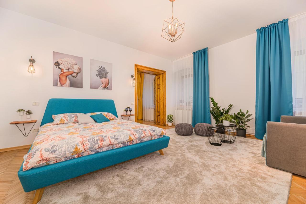 Garden Hideout - Central Apartment Braşov Esterno foto