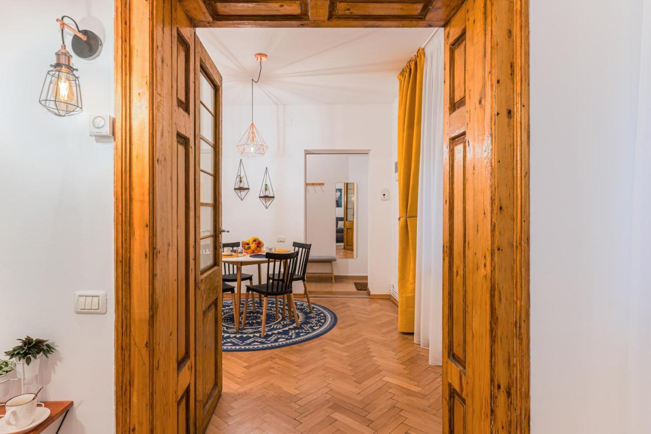 Garden Hideout - Central Apartment Braşov Esterno foto