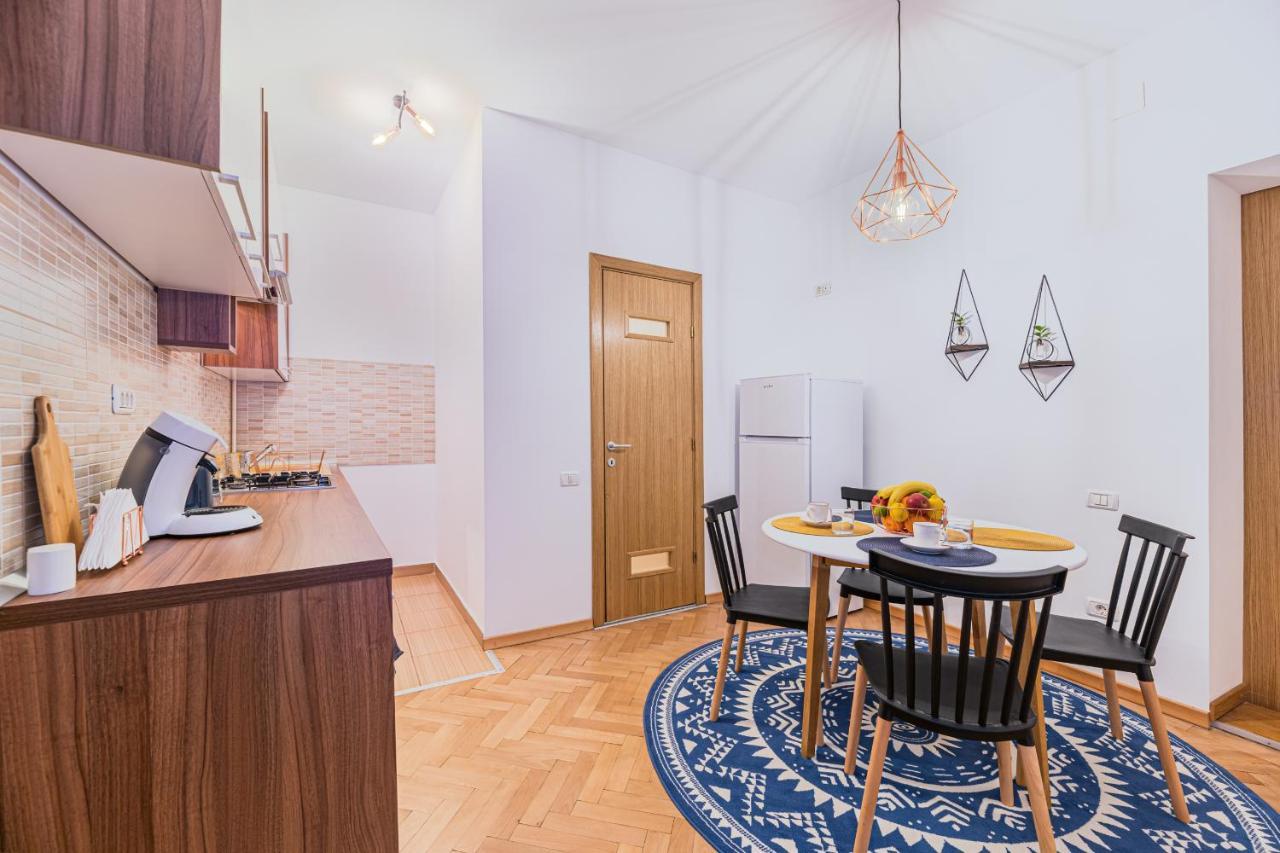 Garden Hideout - Central Apartment Braşov Esterno foto