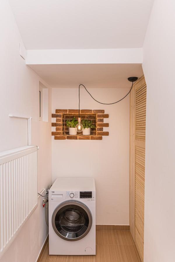 Garden Hideout - Central Apartment Braşov Esterno foto