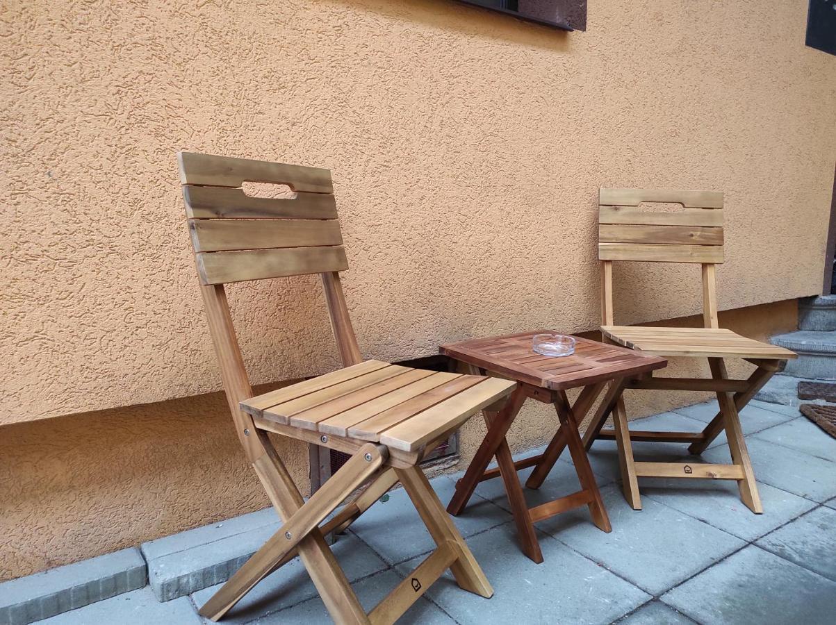 Garden Hideout - Central Apartment Braşov Esterno foto